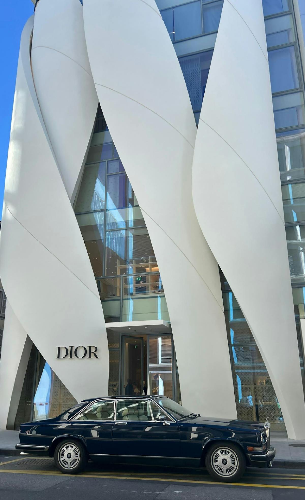 Personal shopping chauffeur The Dubai Mall